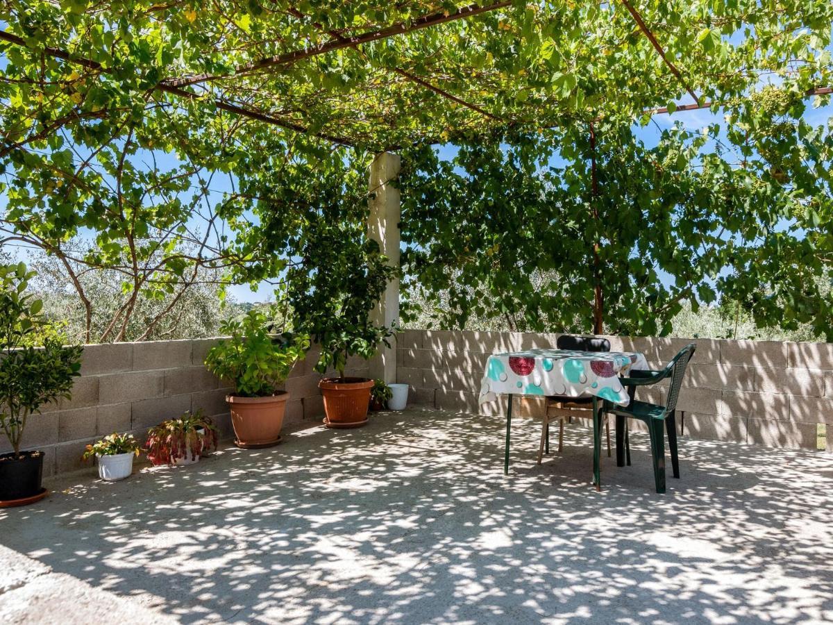 Secluded Apartment In Pore With Garden Porec Exterior photo