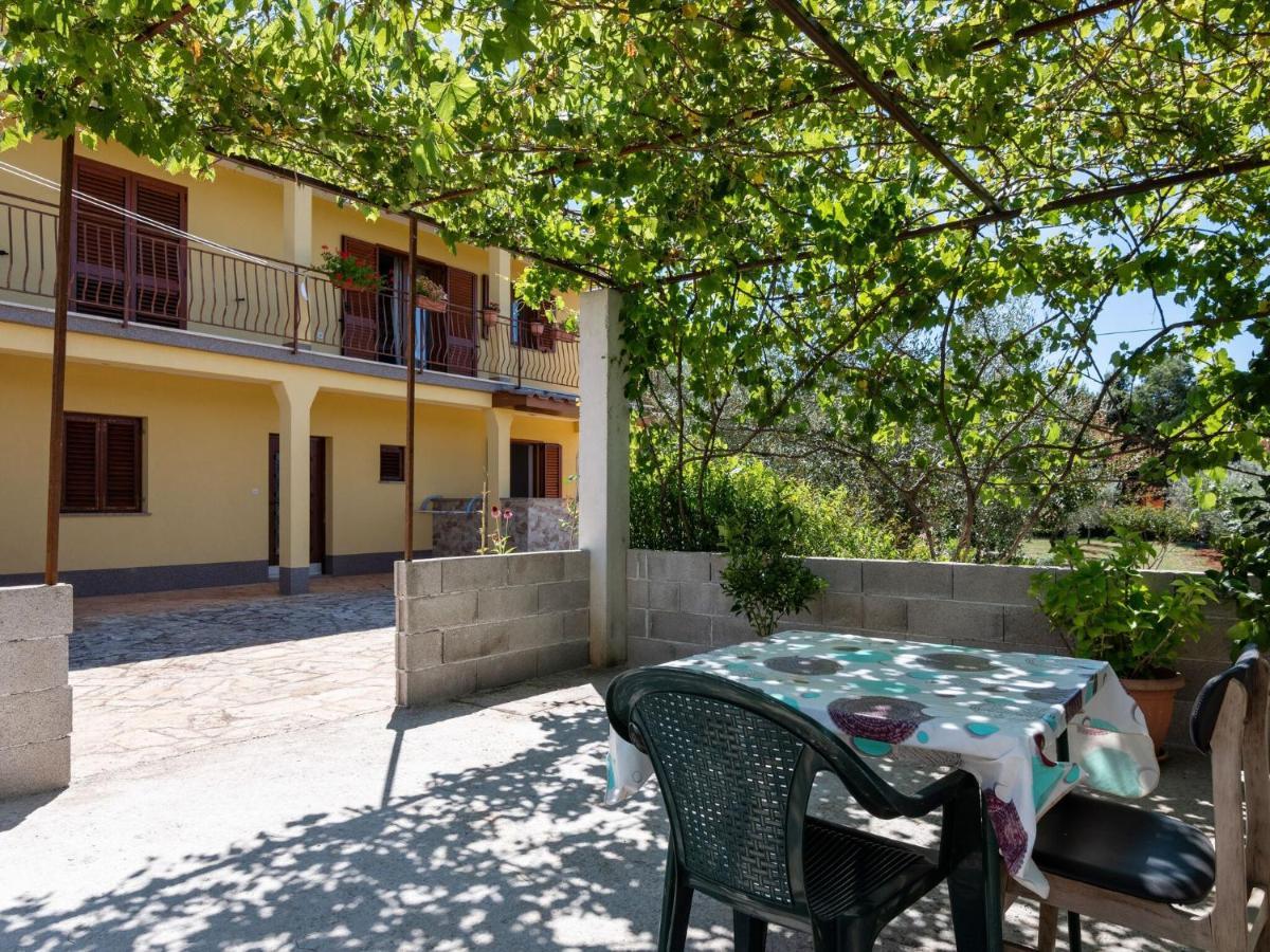 Secluded Apartment In Pore With Garden Porec Exterior photo