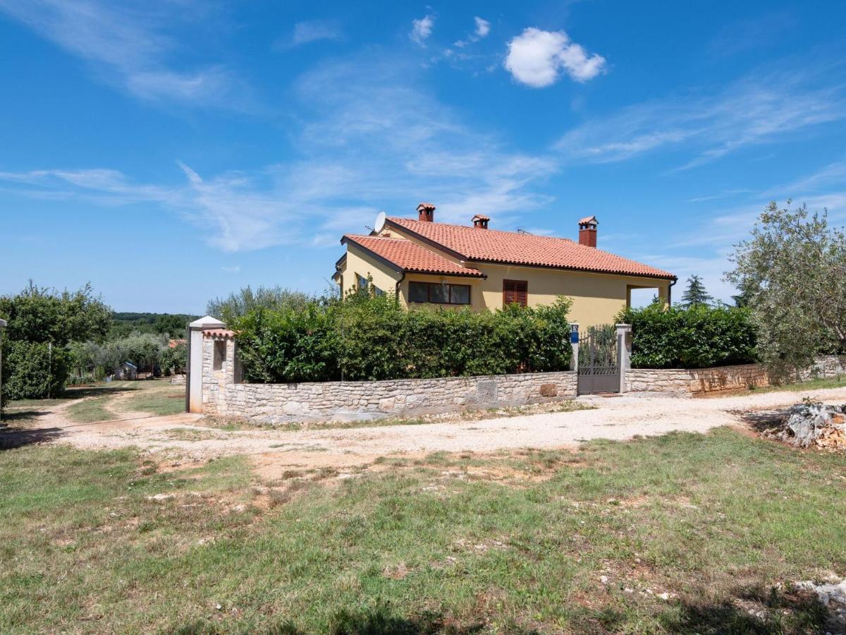 Secluded Apartment In Pore With Garden Porec Exterior photo